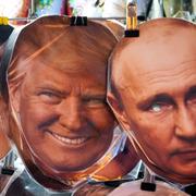 Ansiktsmasker av Donald Trump och Vladimir Putin.