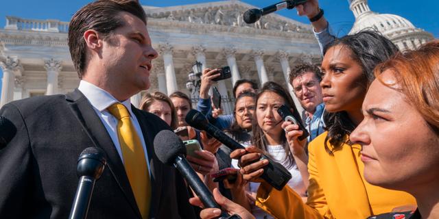 Matt Gaetz intervjuas utanför kongressen i Washington. Jacquelyn Martin / AP