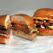 Hamburgare med veganskt ”kött”.