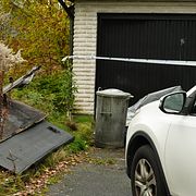 Polisen har spärrat av det garage där flera barn blivit skadade efter en brand på fredagskvällen.