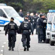 Tysk polis vid brottsplatsen.