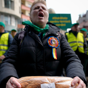 Ukrainskt spannmål/Lantbrukare i Rumänien protesterar mot utvecklingen den 7 april.