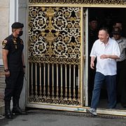 Thaksin Shinawatra lämnar fängelset på måndagen.