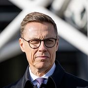 Finlands president Alexander Stubb ombord på det finska gränsbevakningsfartyget Turva under torsdagen när JEF-länderna har toppmöte i Helsingfors.