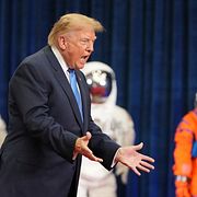 Donald Trump vid en ceremoni på Nasas Johnson Space Center i Houston i augusti 2026.
