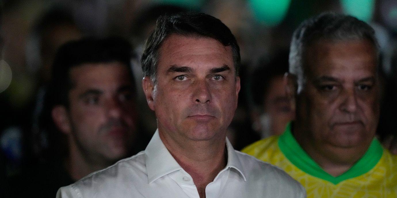 Flávio Bolsonaro.