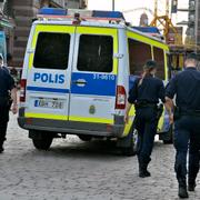 Polisen på plats i Kungsträdgården.