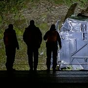 Polis och kriminaltekniker på plats vid olyckan.