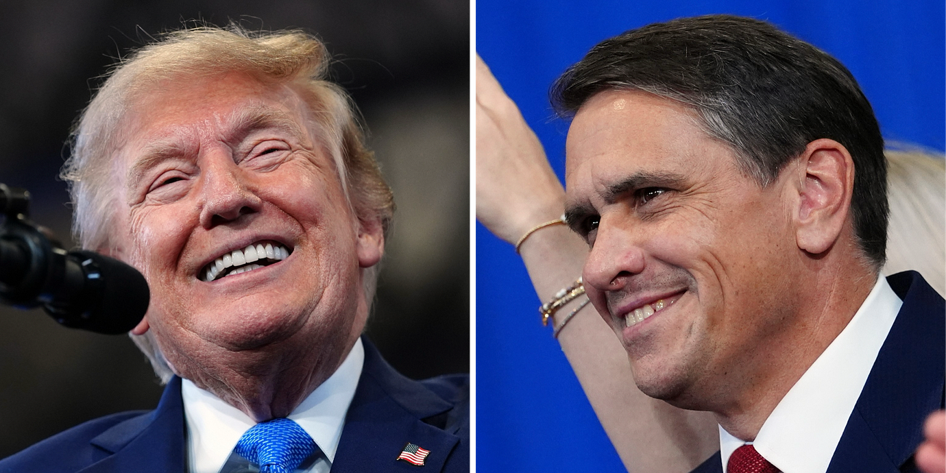 Till vänster: USA:s president Donald Trump under ett tal i Garden City den 14 augusti. Till höger: Den nytillträdde justitieministern Todd Blanche i publiken under talet.