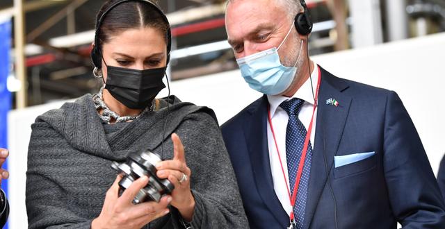 Kronprinsessan Victoria och Sveriges ambassadör i Italien Jan Björklund besöker SKF Airasca i Turin. Henrik Montgomery/TT