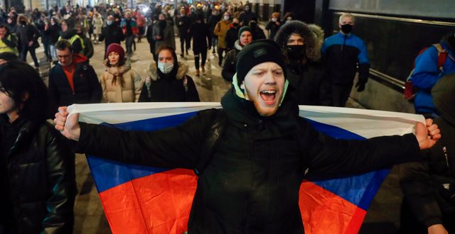 Demonstrant i Moskva efter domen mot Navalnyj. Pavel Golovkin / TT NYHETSBYRÅN