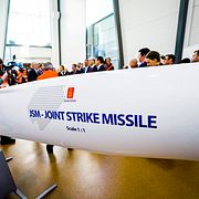 En modell av en norsk-amerikansk Joint Strike Missile visas upp i Norge. Arkivbild.
