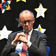 Merz under skolbesöket.