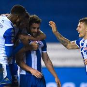  Will Grigg firar med lagkamraterna efter målet mot Man City, 