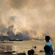 Människor efter ett flyganfall i Myanmar 2025. Arkivbild/illustrationsbild.