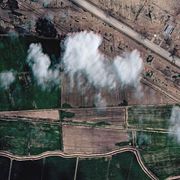 Satellitbilder som visar skador på en drönarbas i Iran.