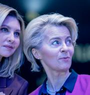 EU-kommissionens ordförande Ursula von der Leyen och presidenthustrun Olena Zelenskyj. Markus Schreiber / AP