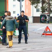 Två personer dödades i samband med en skottlossning på en pub  i centrala Sandviken.