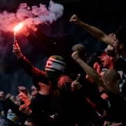Maskerade Hammarby-supportrar under fotbollsmatchen i Allsvenskan mellan AIK och Hammarby den 18 maj 2025 i Stockholm. 