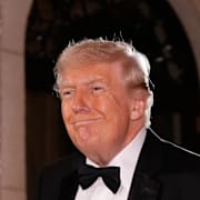 Donald och Melania Trump anländer till Mar-a-Lago på nyårskvällen. 