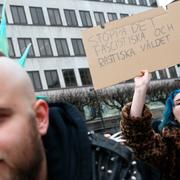 Antirasistisk demonstration på Norrmalmstorg i Stockholm.