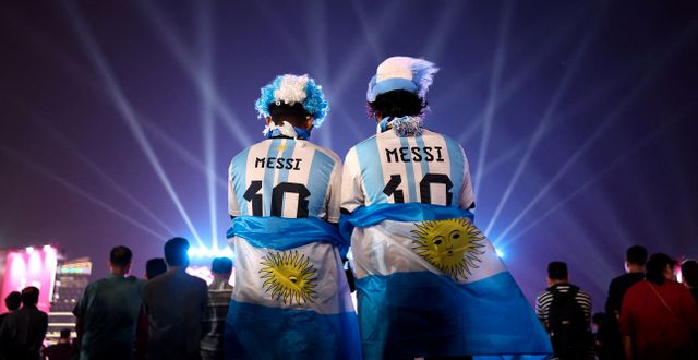 Argentinska fans på plats i Qatar. MARKO DJURICA / REUTERS