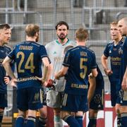 Djurgårdens spelare samlas efter 3-2 till Dalkurd.