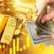 Guldpriset mätt i dollar har rusat över 50 procent i år.