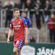 IFKs Mikael Boman håller masken efter målet mot sin gamla klubb Halmstad BK.