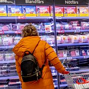 En kund i en livsmedelsbutik i Göteborg.