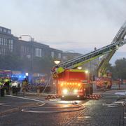 En kraftig brand rasar i tågstationsbyggnaden i Lund. Branden bröt ut i samband med att ett kafé vid stationen utsatts för ett misstänkt brandattentat, skriver polisen på sin sajt.