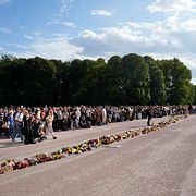 Folk på Slottsplassen.