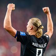 Erling Haaland firar under nattens match mot Senegal. 