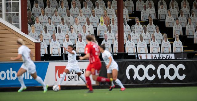 Publik i form av pappersfigurer under en fotbollsmatch i damallsvenskan mellan FC Rosengård och KIF Örebro DFF på Malmö IP. Andreas Hillergren/TT / TT NYHETSBYRÅN