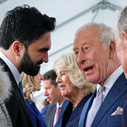 Zoran Mamdani hälsar på kung Charles/Kronan som Koh-i-Noor nu sitter i.