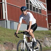 William Poromaa bröt fotleden för fem veckor sedan – nu är han tillbaka i träning.