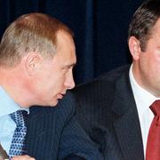 Arkivbild: Vladimir Putin och Mikhail Lesin.