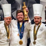 Kenneth Toft-Hansen från Danmark i mitten flankerad av Sebastian Gibrand (tv) och norrmannen Christian Andre Pettersen (th).