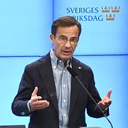 Moderaternas partiledare, statsminister Ulf Kristersson, och finansminister Elisabeth Svantesson på fredagens pressträff.