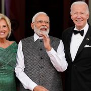 Joe och Jill Biden med Narendra Modi på torsdagen.