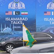 De första fredssamtalen hölls i Pakistans huvudstad Islamabad.