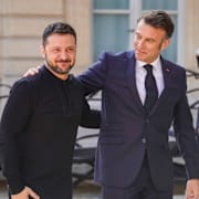 Volodymyr Zelenskyj och Emmanuel Macron tidigare i år.