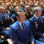 Pete Hegseth, närmast i bild, tillsammans med amerikanska militärtoppar i september. 