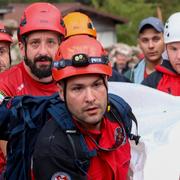 Räddningstjänst i Jablanica efter ett jordskred. 