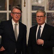 Peter Mandelson och Keir Starmer i samband med utnämningen.