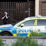 Polisen på plats i Älvsjö efter skjutningen.