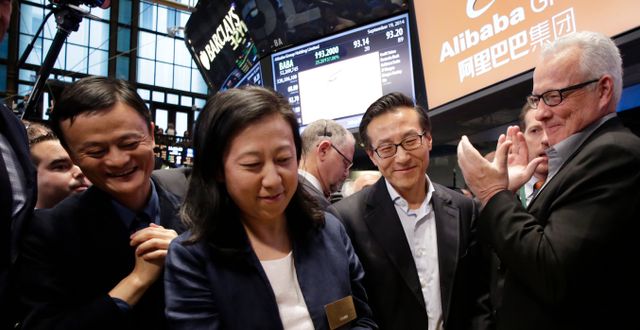 Alibabas grundare Jack Ma med den tidigare finanschefen Maggie Wu.  Mark Lennihan / Ap