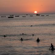 Solnedgång över Stilla havet i Lima, Peru