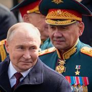 Vladimir Putin och Sergej Sjojgu den 9 maj i år.