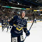HV71:s Martin Johnsen jublar.